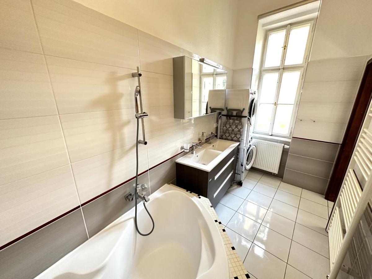 Black Eagle Apartments Prague Exterior photo